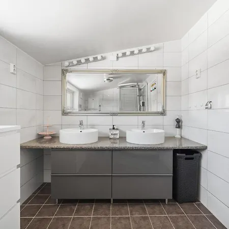 아파트 Med Panoramautsikt Og Terrasse