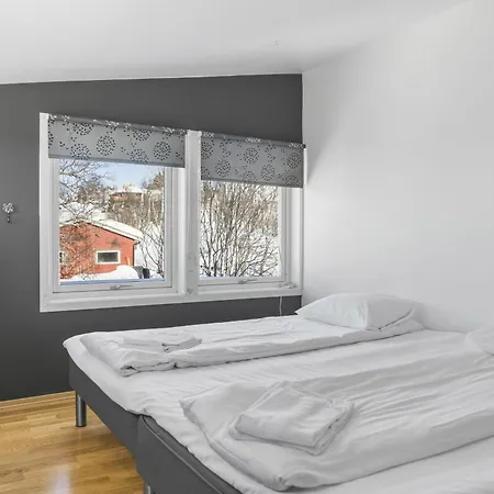 Med Panoramautsikt Og Terrasse 트롬쇠