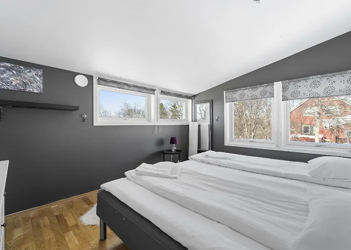 Med Panoramautsikt Og Terrasse *