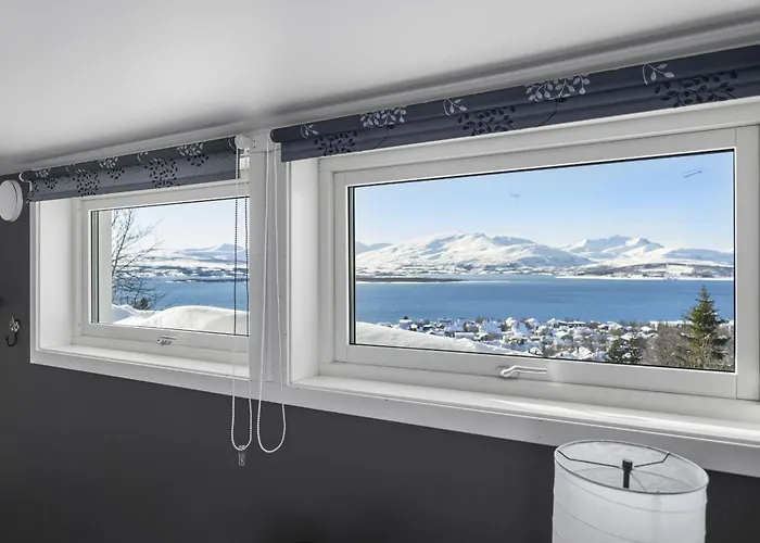 Med Panoramautsikt Og Terrasse Tromsø