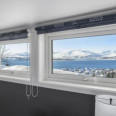 Med Panoramautsikt Og Terrasse Tromso